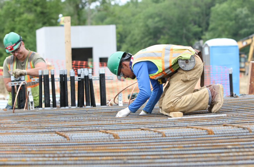 Construction adds 22,000 jobs in July as wages rise